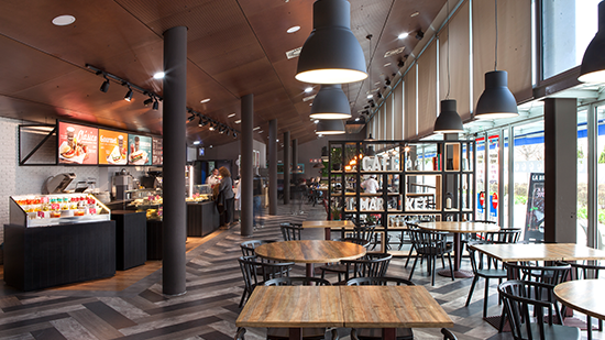 Imagen de una cafetería moderna de estilo industrial